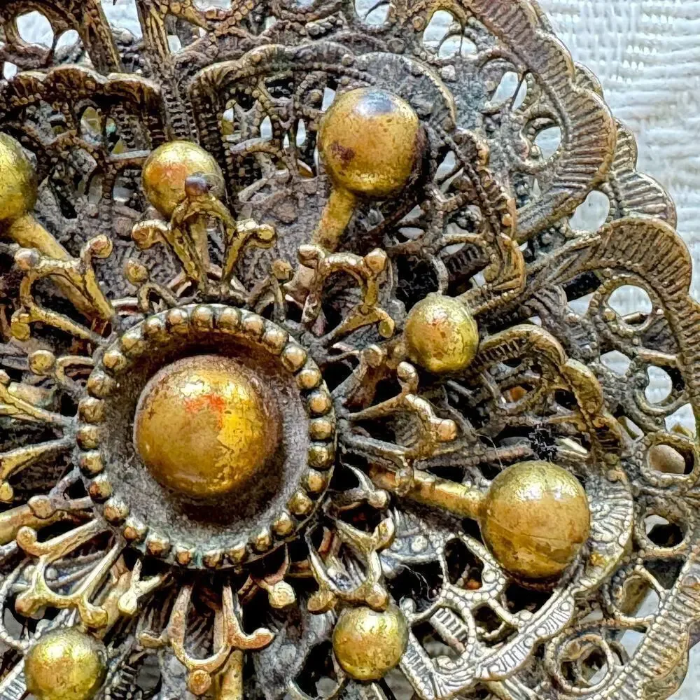 Vintage New England Glassworks Large 2.75” Fur Scarf Clip Deco Filigree 1920’s